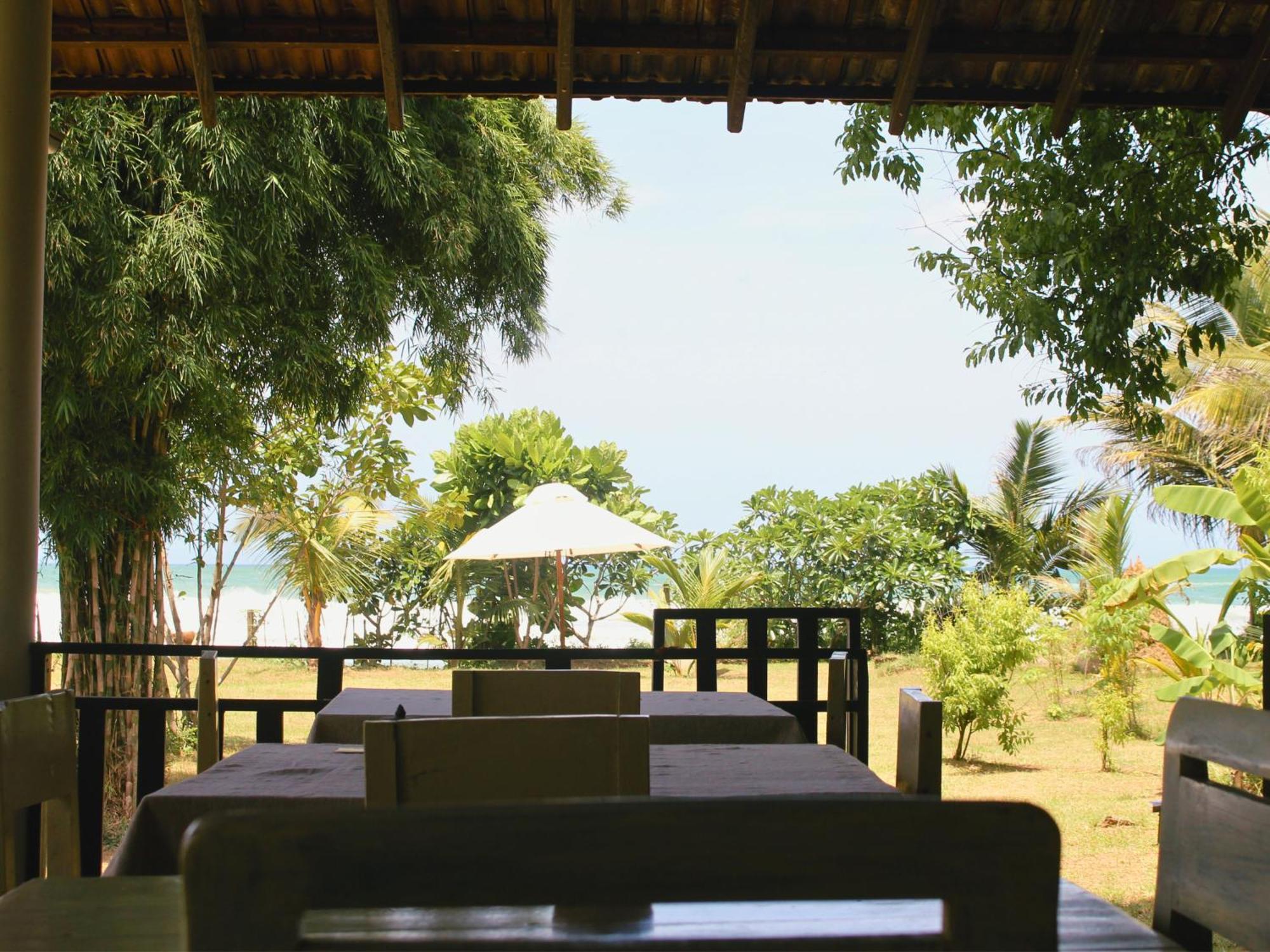 Calma - Surf, Yoga & Coffee On A Private Beach Діквелла Екстер'єр фото